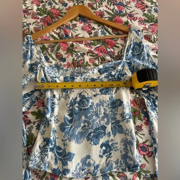 Reformation Reign Top in Olympia Print - Size 8 - Picture 10 of 12